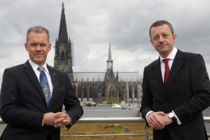 Die beiden Hoteldirektoren Achim Laurs (links) und Volker Windhöfel haben ein Herz für den Nachwuchs.