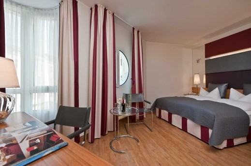 Das neue 4-Sterne Haus Mercure Berlin an der Urania unter Leitung von Hoteldirektorin Julia Tupay