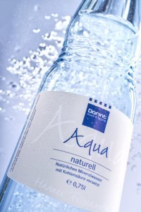 Dorint Aqua ihr eigenes Mineralwasser ein. Das neue Label kommt im Bankettbereich zum Einsatz. Foto: Burwitz & Pocha  Dorint Hotels & Resorts