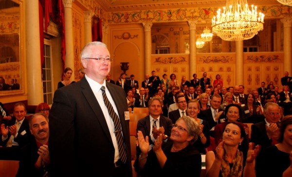 „TOP-Tagungshotelier 2013“: Reimer Eisenberg, Direktor des Mercure Hotels & Conference Centers Walsrode, erhielt die Auszeichnung im Schlosshotel Bad Wilhelmshöhe Conference & Spa.