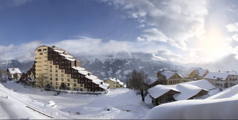 Auf 1.200 Metern Höhe liegt laut „Connoisseur Circle“ eines der besten Hotels der Schweiz: Das Dorint Blüemlisalp Beatenberg/Interlaken. Abdruck honorarfrei – Dorint Hotels & Resorts