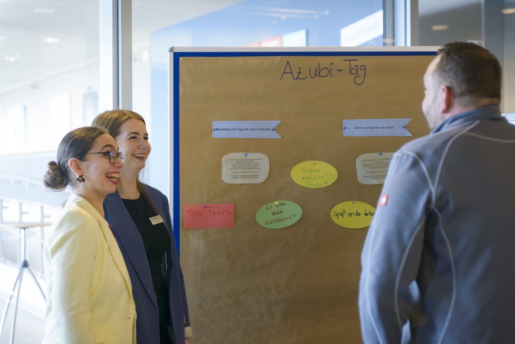 Der 3. Azubitag bot auch Gästen die Gelegenheit, sich intensiv mit den Auszubildenden über Verantwortung, Teamgeist oder Spaß an der Arbeit auszutauschen.