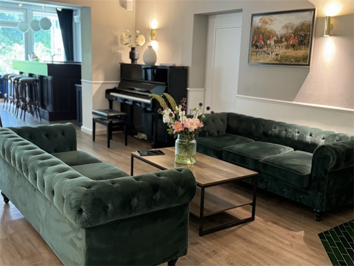 Lounge mit Bar