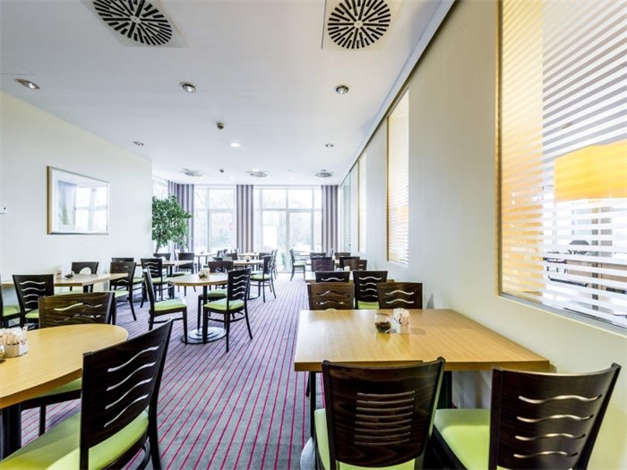 Holiday Inn Express Frankfurt Airport , Tagungshotel in ...